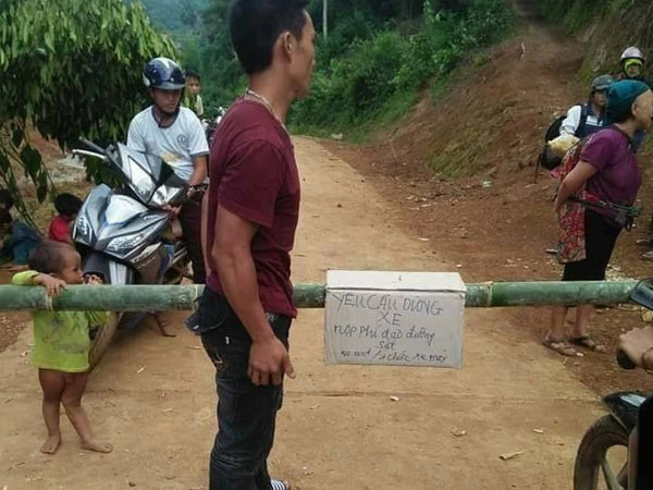 “BOT làng” ở Lai Châu: Dân dùng tre lập chốt, thu phí 50.000 đồng/lượt xe