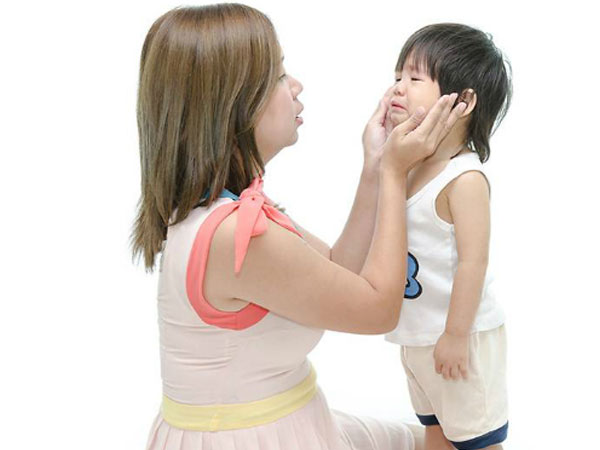 Con sẽ càng khóc to khi bạn nói "nín đi", 10 cụm từ này hiệu quả hơn