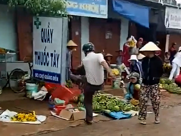 Người bị đá thau cá: Tôi sai nhưng ông công an xã quá phản cảm