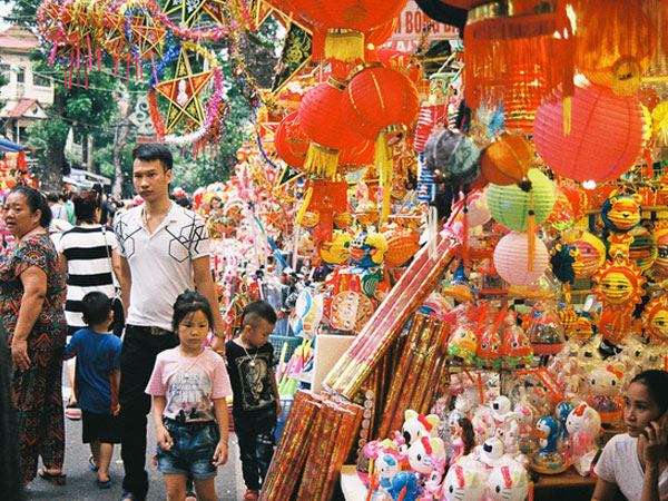 Trung thu bây giờ thì rực rỡ mà sao càng ngày lại càng buồn thế?