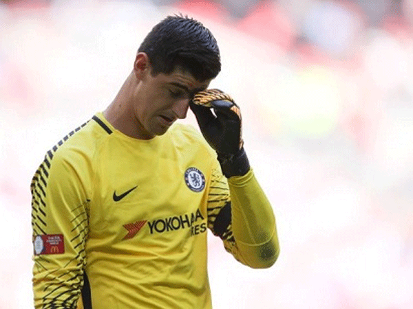Chelsea lên kế hoạch "trói chân" Hazard và Courtois