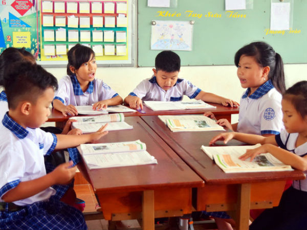 "Choáng" với sách giáo khoa tiếng Anh thí điểm