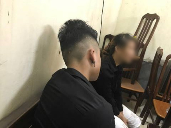 Cô gái trẻ bị lột đồ tại phố Hàng Mã đêm Trung thu: "Tôi bị người phụ nữ cắn vào mặt nên mới có hành động tự vệ"