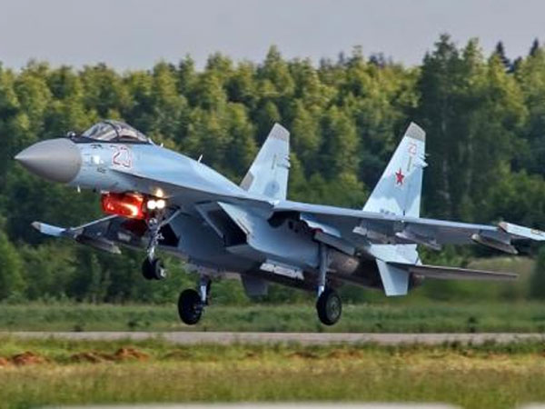 F-16 Falcon đủ sức đấu tay đôi với Su-35