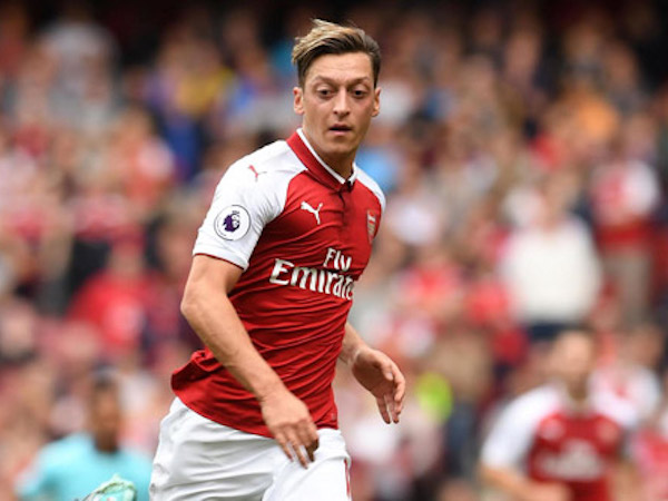 Nghi án Ozil giả chấn thương để nghỉ thi đấu
