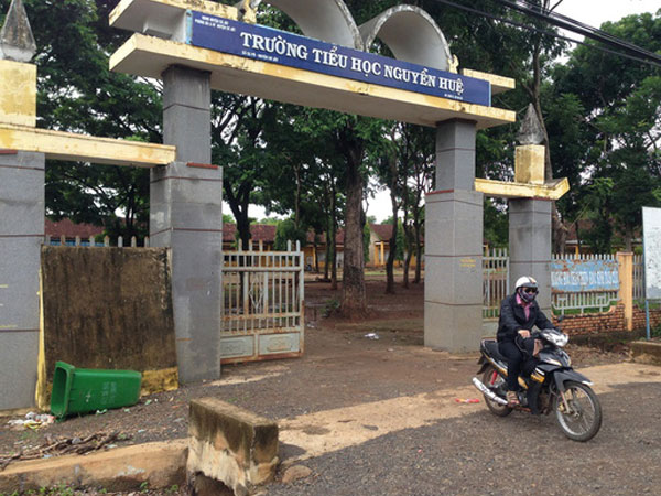 Một bảo vệ trường tiểu học nhiều lần hiếp dâm, dâm ô 6 học sinh