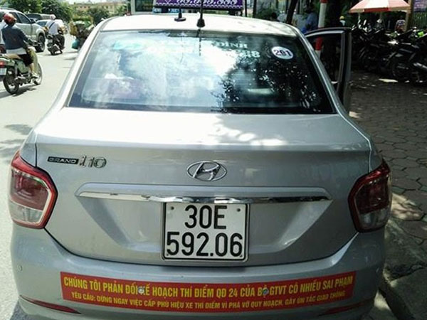 Phía sau cuộc chiến taxi truyền thống với Grab, Uber: Lái xe taxi ồ ạt “nhảy” việc