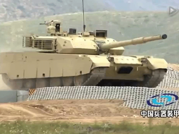 Tăng VT-4 Trung Quốc không chịu được đạn từ súng bắn tỉa