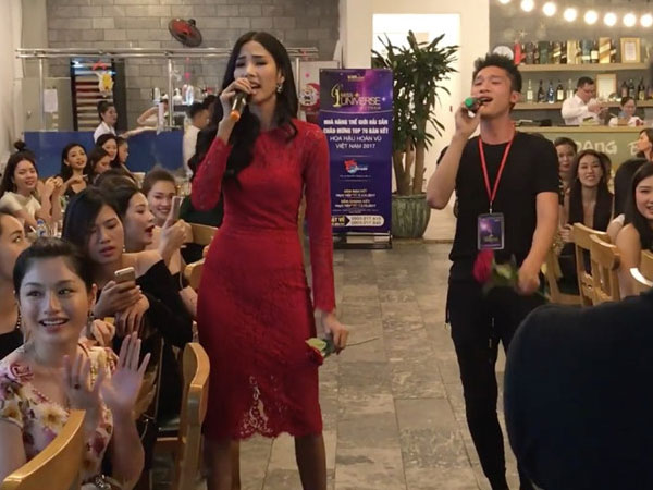 Hoàng Thùy khoe giọng hát tại Hoa hậu Hoàn vũ