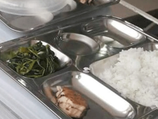 Nữ hiệu trưởng khẳng định: Với một SUẤT CƠM 19 NGÀN thế này, nhà trường còn bị âm tiền