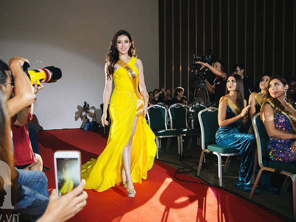 Á hậu Huyền My xinh đẹp nổi bật giữa dàn thí sinh Miss Grand International 2017