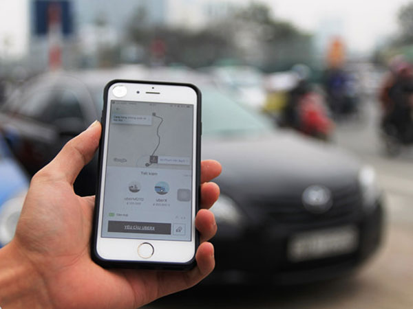 Cước Uber: Báo một đằng, tính tiền một nẻo?
