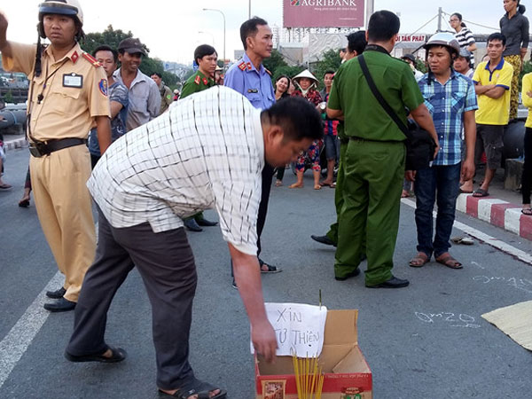 Người Sài Gòn quyên tiền giúp gia đình anh thợ hồ tử vong sau tai nạn