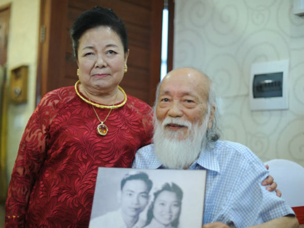 Câu chuyện tình 56 năm của PGS Văn Như Cương và vợ: Mãi mãi là tình nhân, há sợ gì sự chia ly?