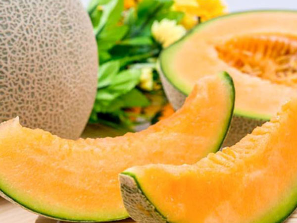 Dưa lưới Nhật đấu giá bằng chiếc ô tô, dân giàu Việt tranh nhau mua