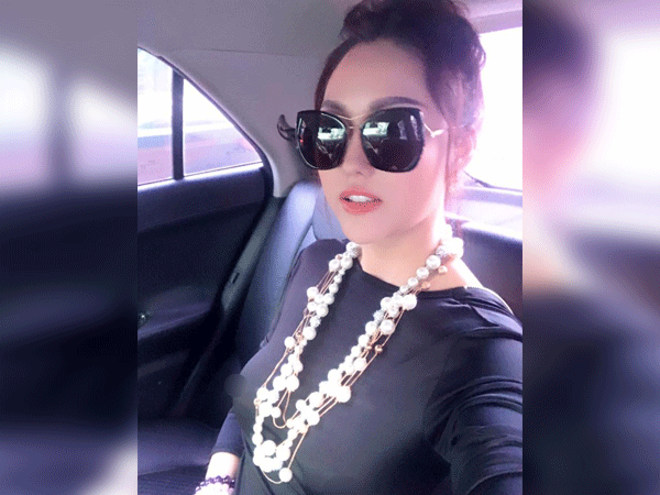 Không mặc nội y, Phi Thanh Vân để lộ nhũ hoa phản cảm
