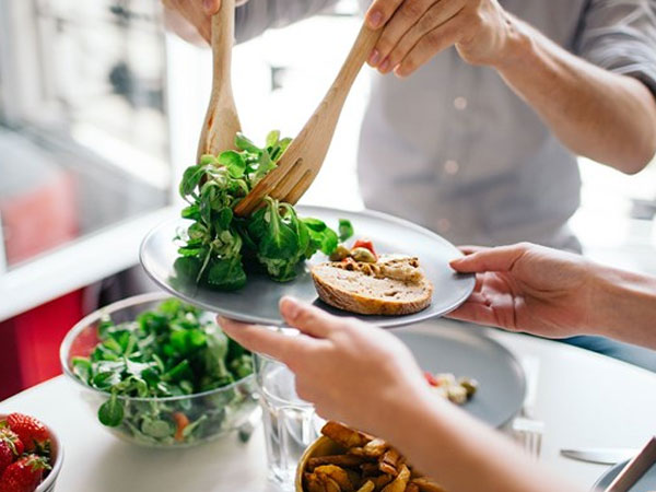 Nếu chưa biết làm sao để bắt đầu một chế độ ăn uống lành mạnh thì hãy áp dụng 4 cách này