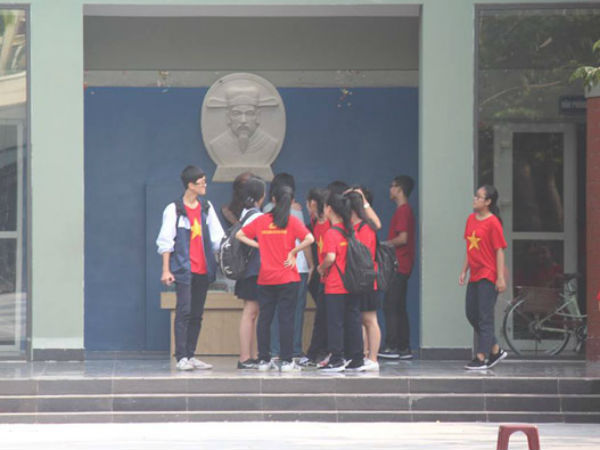 Trường Lương Thế Vinh không chào cờ đầu tuần, học sinh sốc khi biết thầy Cương qua đời