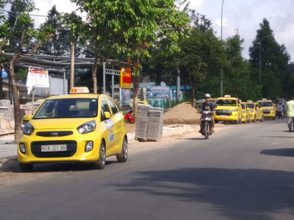 "Chạy taxi được 873.000 đồng nhưng chỉ được chia 29.000 đồng"?