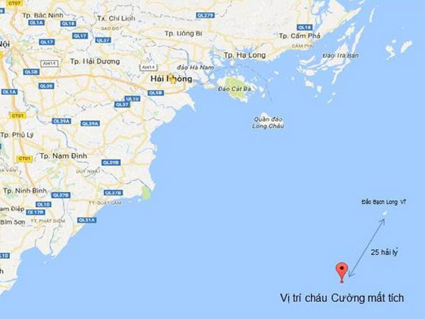 Đi vệ sinh trên tàu, một thiếu niên rơi xuống biển