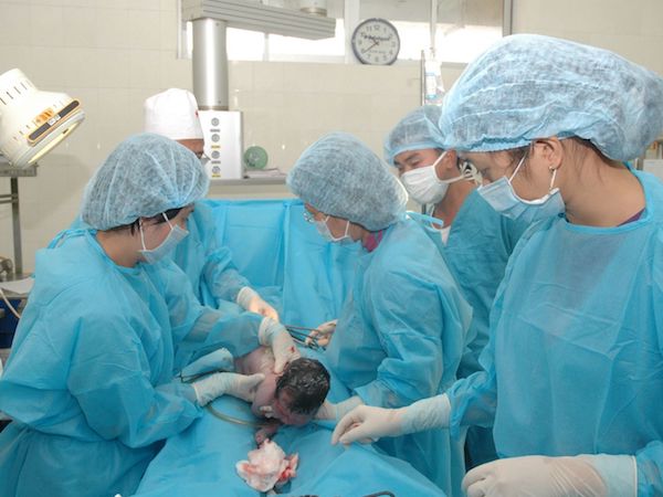 Đình chỉ kíp trực khiến sản phụ hôn mê sâu và tử vong