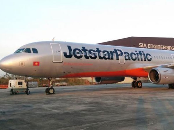 Máy bay Jetstar Pacific bị sét đánh
