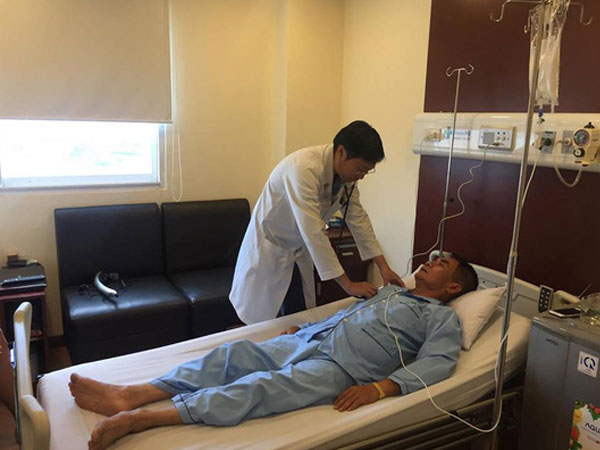 Tự điều trị đau bụng, người đàn ông suýt chết