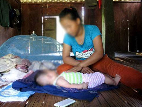 Từ những tin nhắn "vợ chồng", cô bé 15 tuổi phải làm mẹ đơn thân