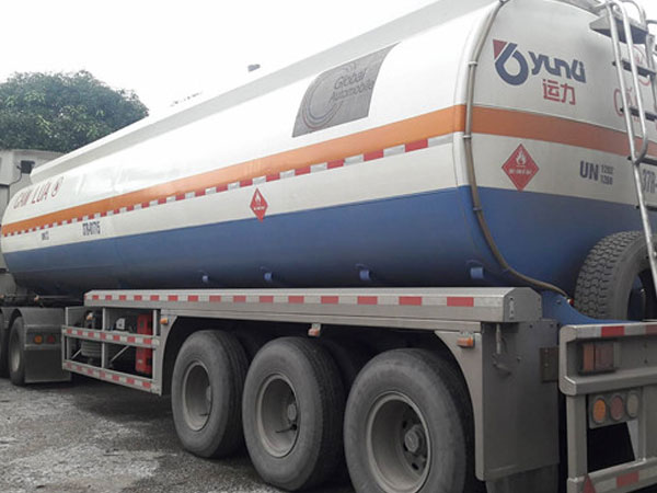 Bóc mẽ công nghệ tạo ra hơn 2 triệu lít xăng "bẩn" tại Nghệ An