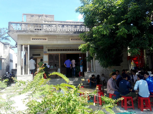Kiểm điểm cán bộ để nghi phạm treo cổ tự tử trong phòng hỏi cung