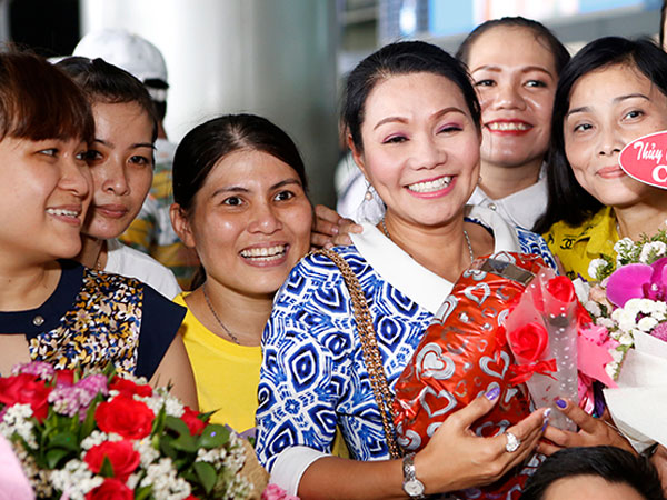 Ngọc Huyền được chào đón nồng nhiệt trong lần đầu về nước biểu diễn