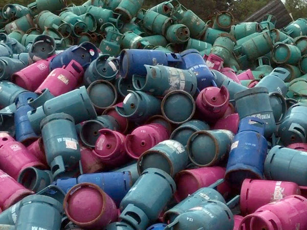Tiềm ẩn mối nguy hiểm từ những bình gas bị "cắt tai, mài vỏ, thay đổi nhãn mác"