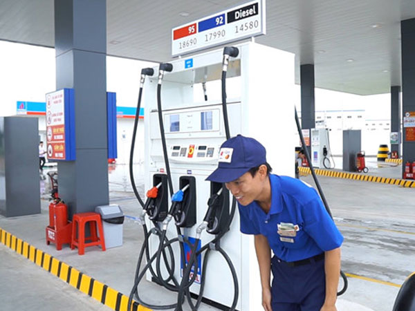 Bán xăng kiểu "cúi chào" là lời cảnh tỉnh từ Nhật Bản