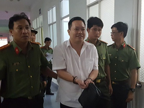 Cán bộ ngân hàng tiếp tay cho GĐ thuỷ sản "phù phép" hàng trăm tỉ