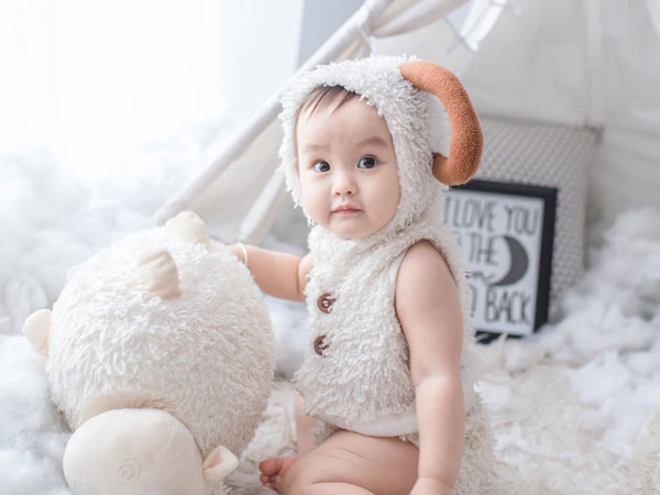Hồng Quế khoe ảnh con gái Cherry xinh xắn như búp bê