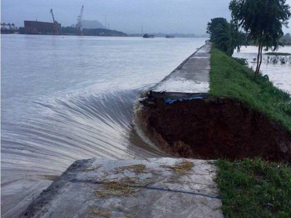 Nam Định: Triều cường dâng cao, 2 làng chìm trong biển nước