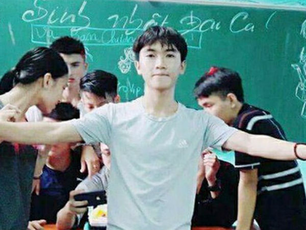 Nghệ An: Nam sinh lớp 12 dũng cảm lao xuống dòng nước cứu người phụ nữ bị lũ cuốn ngất xỉu