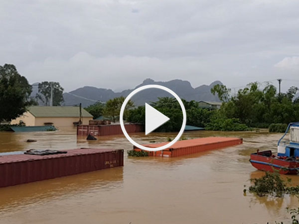 Video: Ninh Bình nâng mức xả tràn để cứu 200.000 dân khỏi ngập