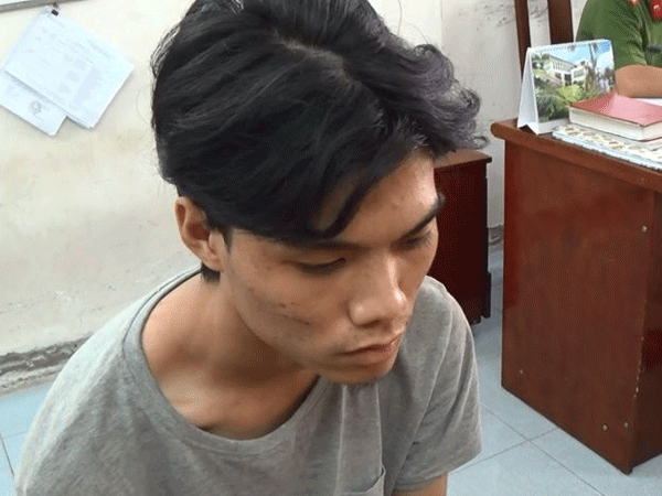 Bắt giữ thanh niên 19 tuổi dùng vật nghi kíp nổ xông vào ngân hàng ở Sài Gòn