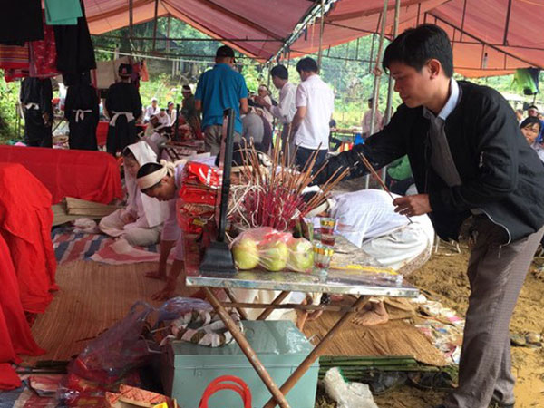 Sạt lở 18 người bị vùi lấp ở Hoà Bình: "Người chết cũng không có chỗ làm đám tang"