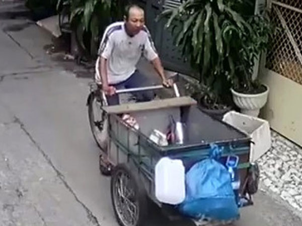 Truy tìm nghi can đâm chết người trên vỉa hè Sài Gòn