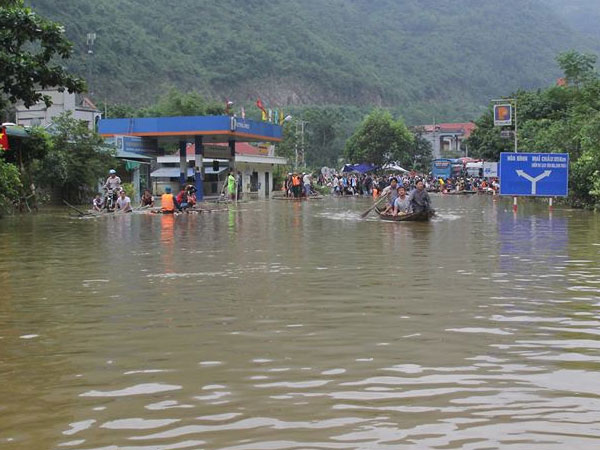 Hòa Bình: Quốc lộ 6 qua ngã ba Tòng Đậu vẫn bị cấm lưu thông