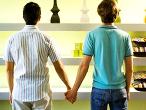 Người cha ép con trai đồng tính sinh "cháu nội"