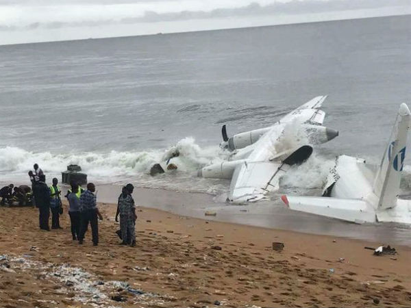 NÓNG: Máy bay vừa cất cánh đã đâm xuống biển ở Bờ Biển Ngà, ít nhất 4 người thiệt mạng