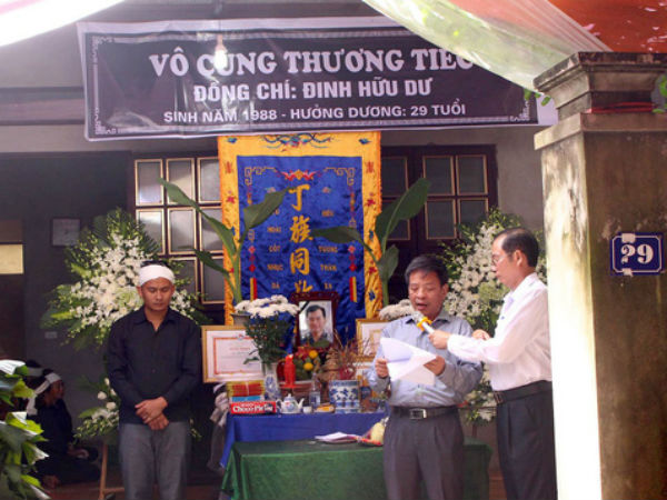Truy tặng bằng khen cho phóng viên Đinh Hữu Dư