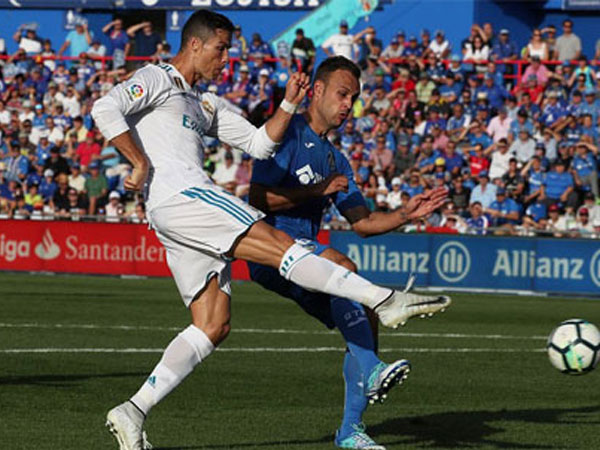 Ronaldo giải cơn khát bàn thắng, đem về ba điểm cho Real
