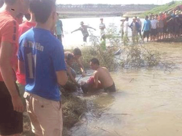 Vụ 5 học sinh nam tử vong khi đi câu ở Hà Nội: Lưỡi câu vẫn mắc vào bàn chân của một nạn nhân
