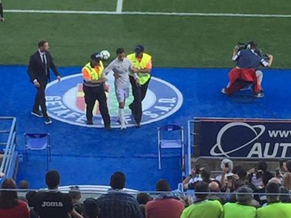 Bản sao của C.Ronaldo bị cảnh sát bắt ở trận Getafe-Real Madrid
