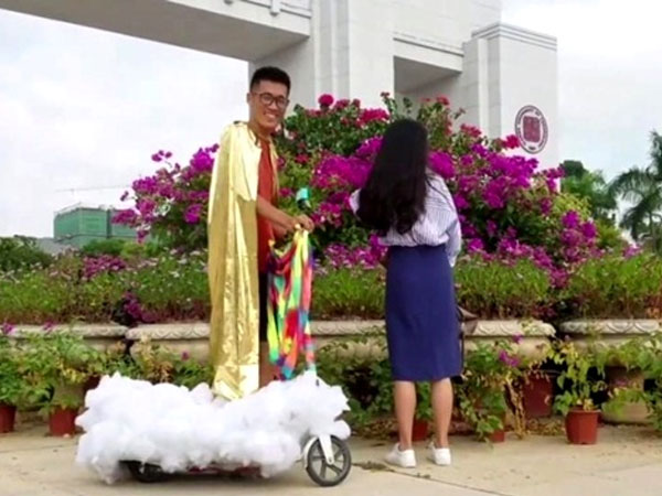 Chàng trai "đạp gió cưỡi mây" đến tỏ tình với cô gái thầm yêu 4 năm