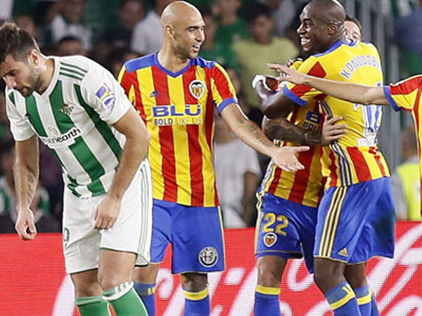 Valencia ghi sáu bàn một trận, chiếm vị trí thứ hai của Real